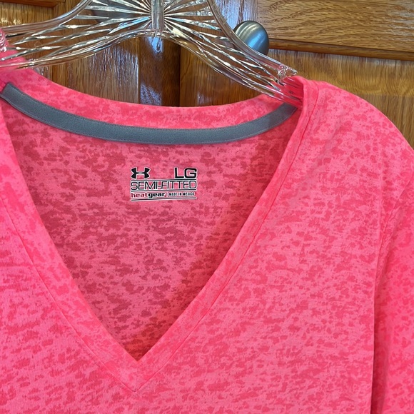 Under Armour, women’s athletic top, pink, size L - Picture 5 of 5